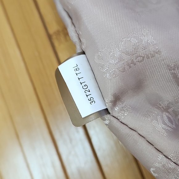 Michael Kors Jet Set Leather Tote - Picture 13 of 13